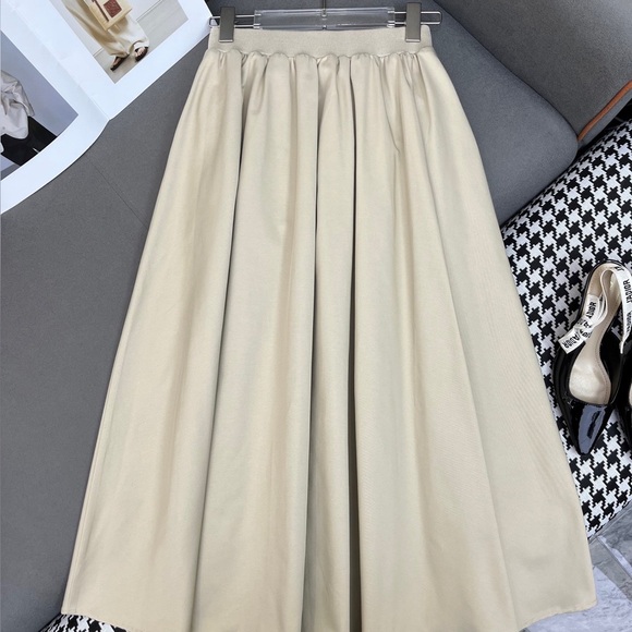 Loewe Elegant Cream and Black Women's Skirt - Picture 3 of 6